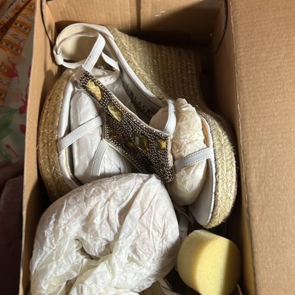 White House|BlackMarket white leather espadrille open toe blinged sandal 7.5‎